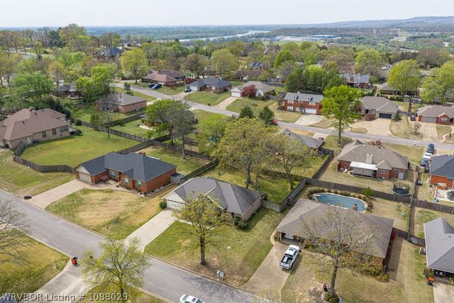 1611 Somerset Way, Van Buren, AR 72956