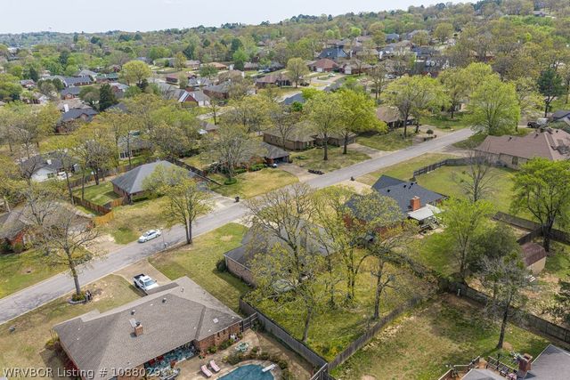 1611 Somerset Way, Van Buren, AR 72956