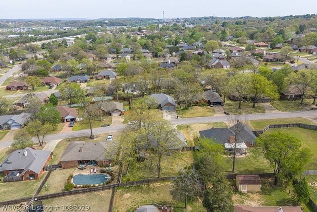 1611 Somerset Way, Van Buren, AR 72956