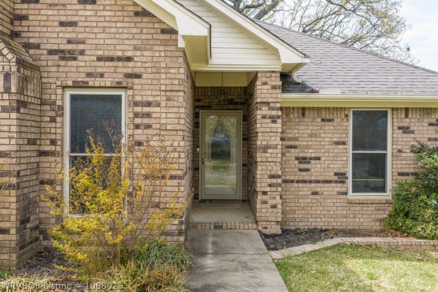 1611 Somerset Way, Van Buren, AR 72956