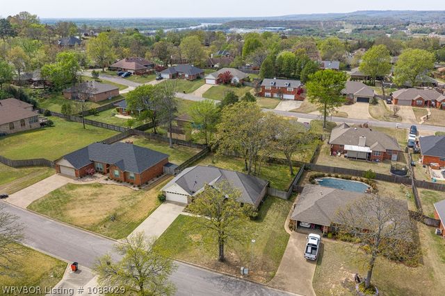 1611 Somerset Way, Van Buren, AR 72956