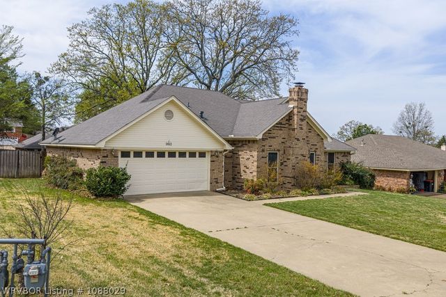 1611 Somerset Way, Van Buren, AR 72956