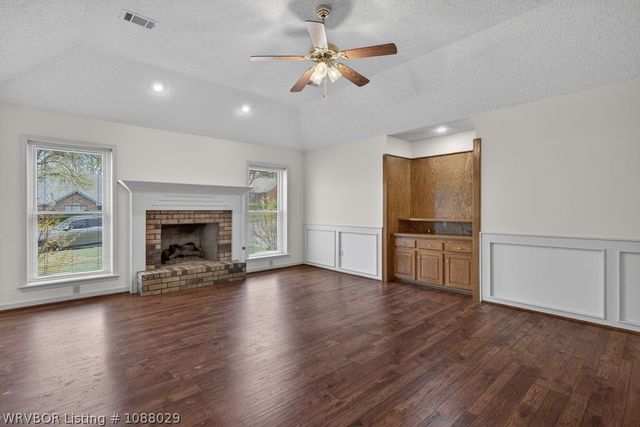 1611 Somerset Way, Van Buren, AR 72956