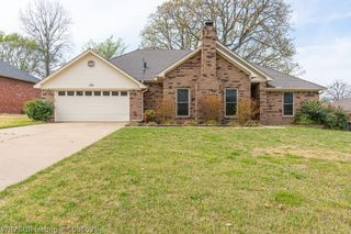 1611 Somerset Way, Van Buren, AR 72956
