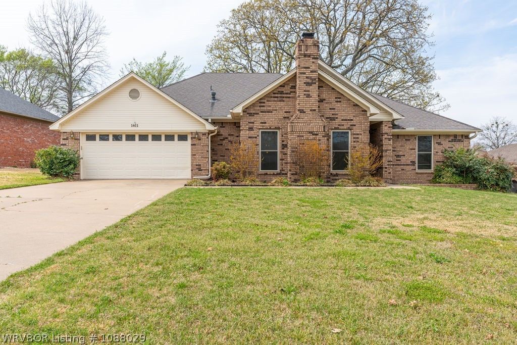 1611 Somerset Way, Van Buren, AR 72956