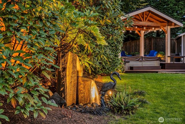 6121 140th Court NE, Redmond, WA 98052