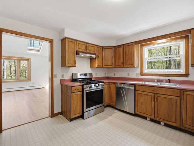 26 Nevada Rd, Tyngsborough, MA 01879