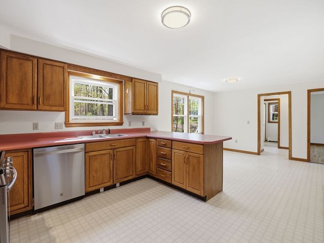 26 Nevada Rd, Tyngsborough, MA 01879