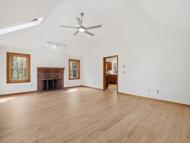 26 Nevada Rd, Tyngsborough, MA 01879