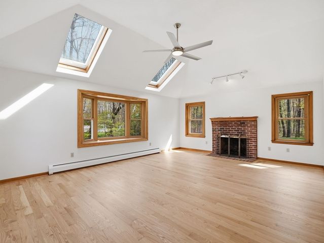 26 Nevada Rd, Tyngsborough, MA 01879