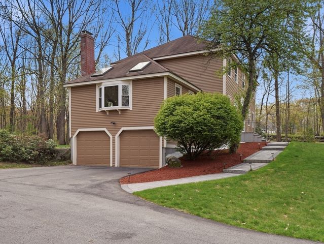 26 Nevada Rd, Tyngsborough, MA 01879