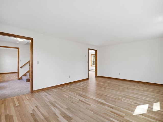 26 Nevada Rd, Tyngsborough, MA 01879
