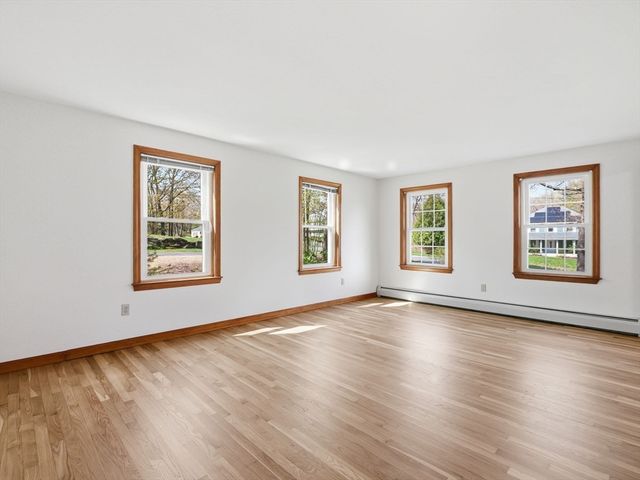 26 Nevada Rd, Tyngsborough, MA 01879