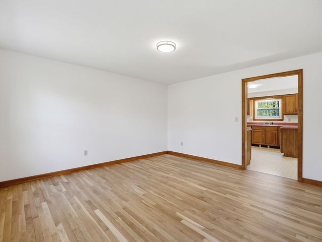 26 Nevada Rd, Tyngsborough, MA 01879