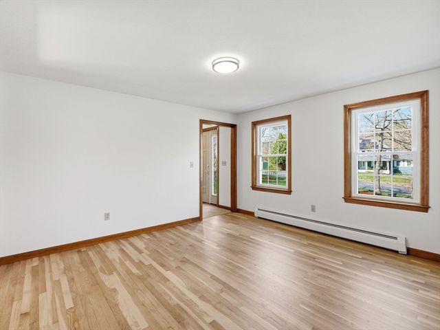 26 Nevada Rd, Tyngsborough, MA 01879