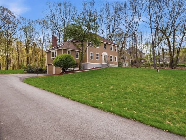 26 Nevada Rd, Tyngsborough, MA 01879