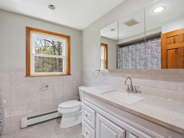 26 Nevada Rd, Tyngsborough, MA 01879