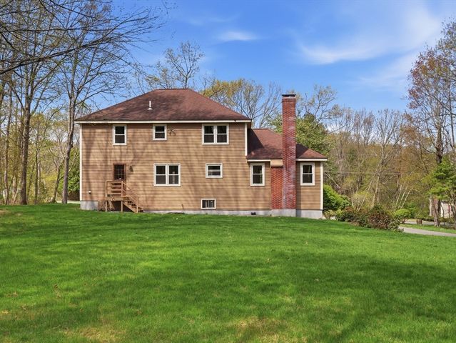 26 Nevada Rd, Tyngsborough, MA 01879