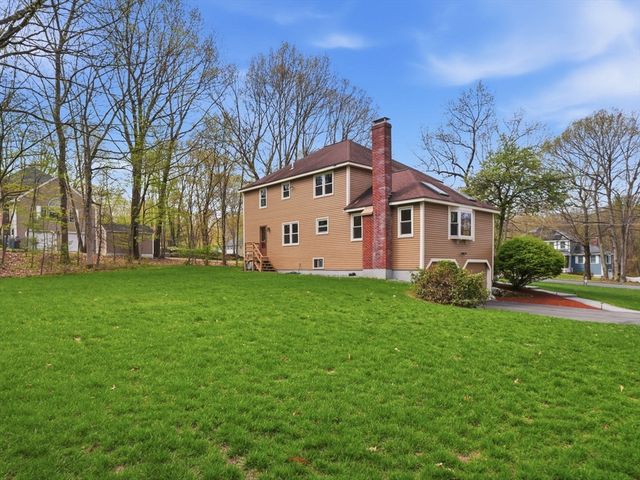 26 Nevada Rd, Tyngsborough, MA 01879