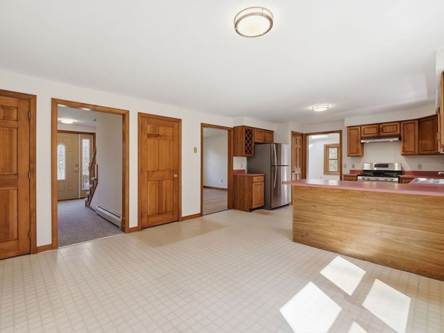 26 Nevada Rd, Tyngsborough, MA 01879