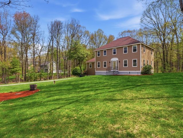 26 Nevada Rd, Tyngsborough, MA 01879