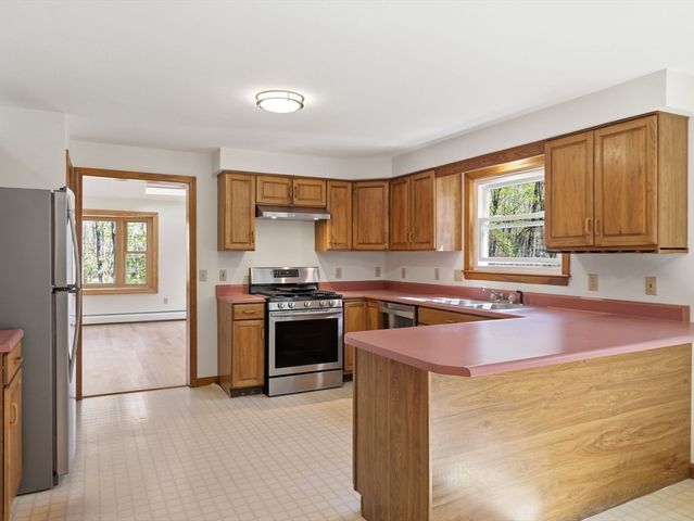 26 Nevada Rd, Tyngsborough, MA 01879