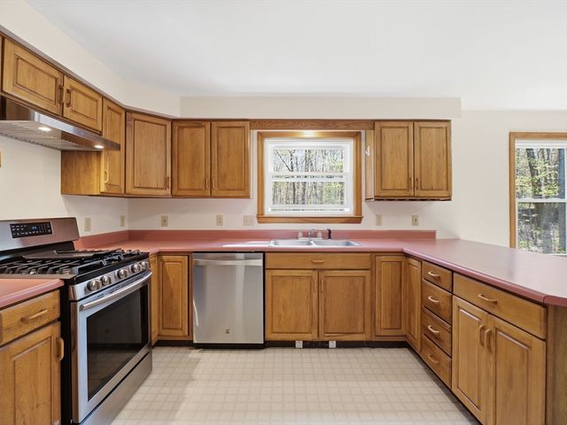 26 Nevada Rd, Tyngsborough, MA 01879