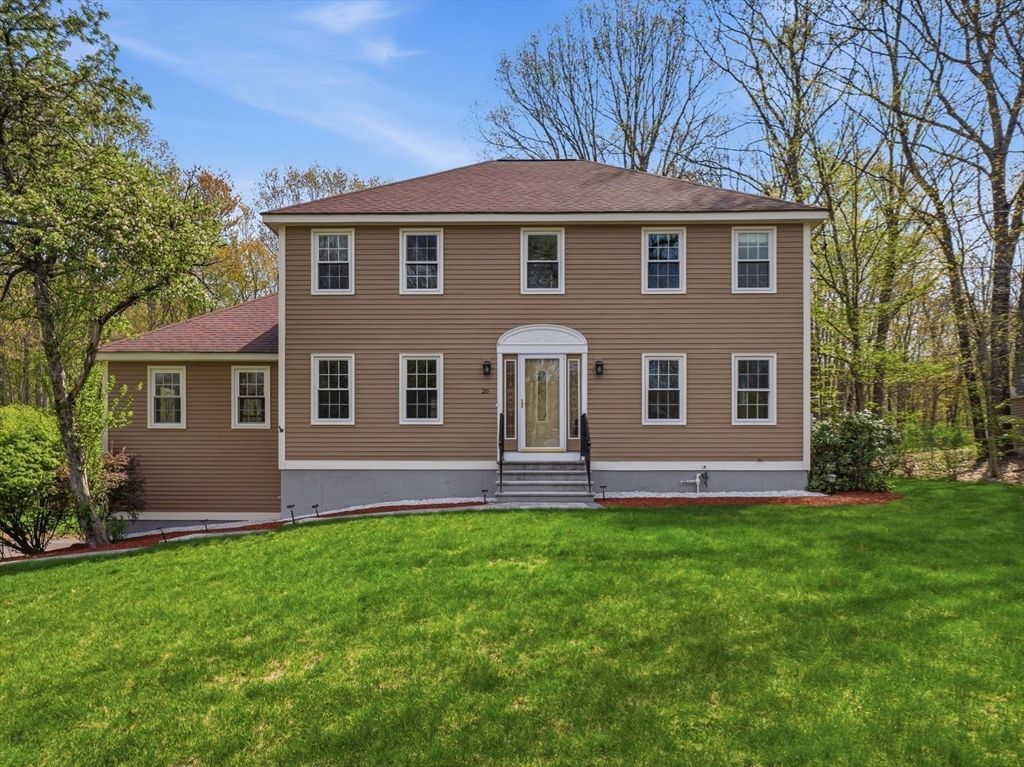 26 Nevada Rd, Tyngsborough, MA 01879