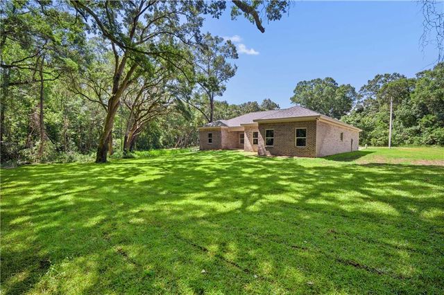 7032 Country Oaks Drive N, Irvington, AL 36544