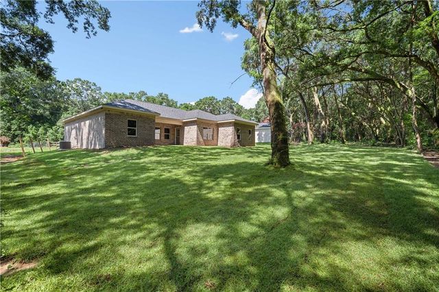 7032 Country Oaks Drive N, Irvington, AL 36544
