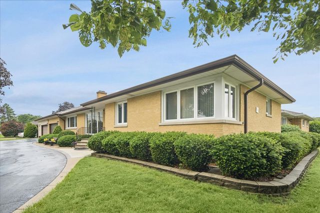8231 W Berwyn Avenue, Chicago, IL 60656