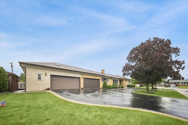 8231 W Berwyn Avenue, Chicago, IL 60656