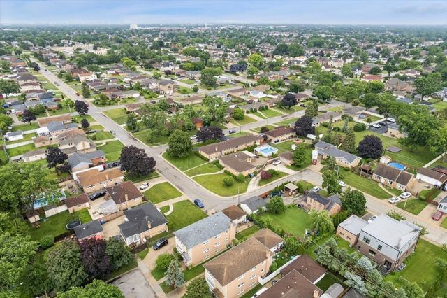 8231 W Berwyn Avenue, Chicago, IL 60656