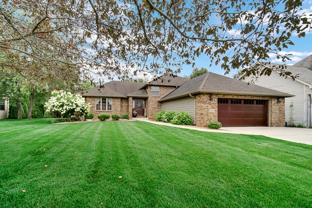 10621 Erie Drive, Crown Point, IN 46307