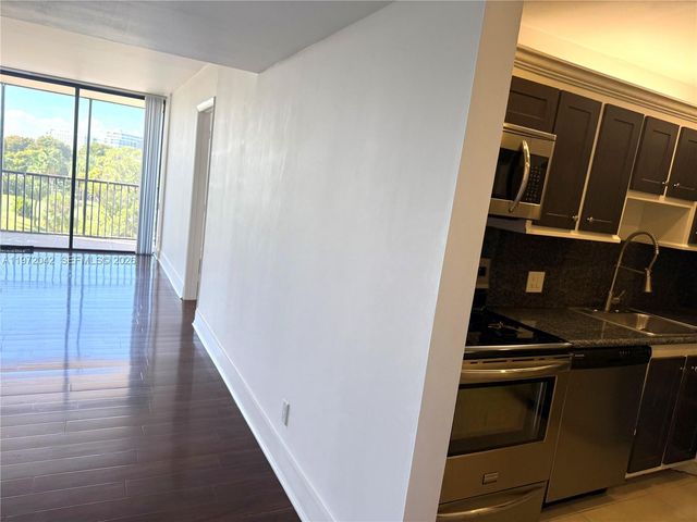 20335 W Country Club Dr 502, Aventura, FL 33180