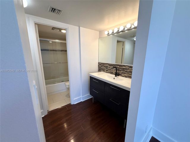 20335 W Country Club Dr 502, Aventura, FL 33180