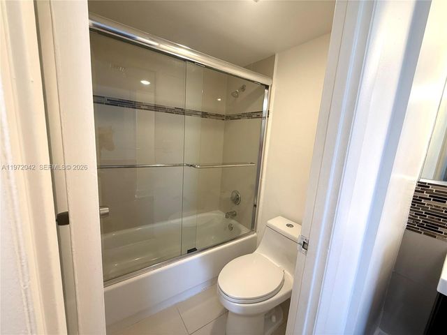 20335 W Country Club Dr 502, Aventura, FL 33180