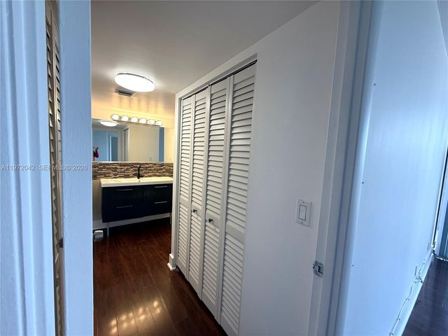 20335 W Country Club Dr 502, Aventura, FL 33180