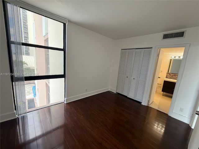 20335 W Country Club Dr 502, Aventura, FL 33180