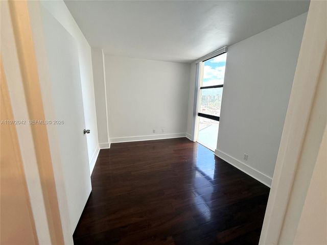 20335 W Country Club Dr 502, Aventura, FL 33180