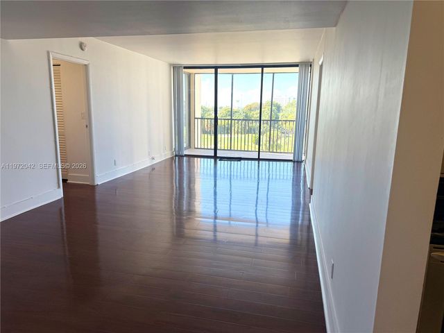 20335 W Country Club Dr 502, Aventura, FL 33180