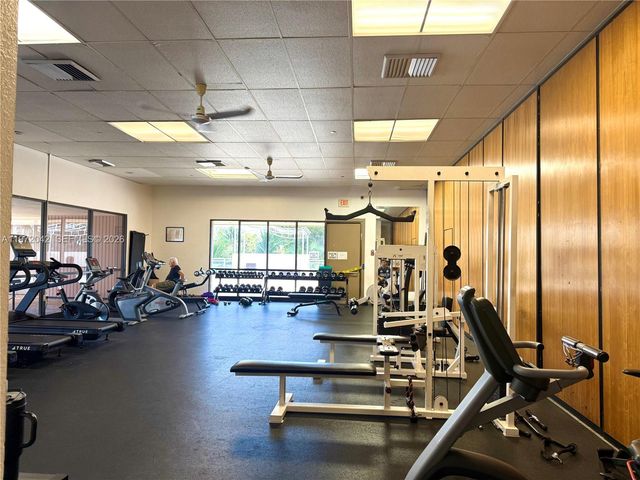 20335 W Country Club Dr 502, Aventura, FL 33180