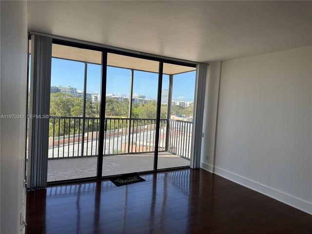 20335 W Country Club Dr 502, Aventura, FL 33180