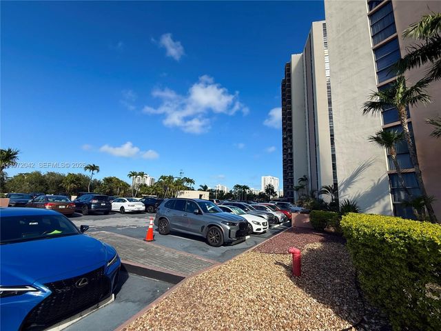 20335 W Country Club Dr 502, Aventura, FL 33180