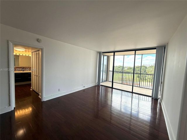 20335 W Country Club Dr 502, Aventura, FL 33180