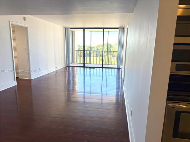 20335 W Country Club Dr 502, Aventura, FL 33180