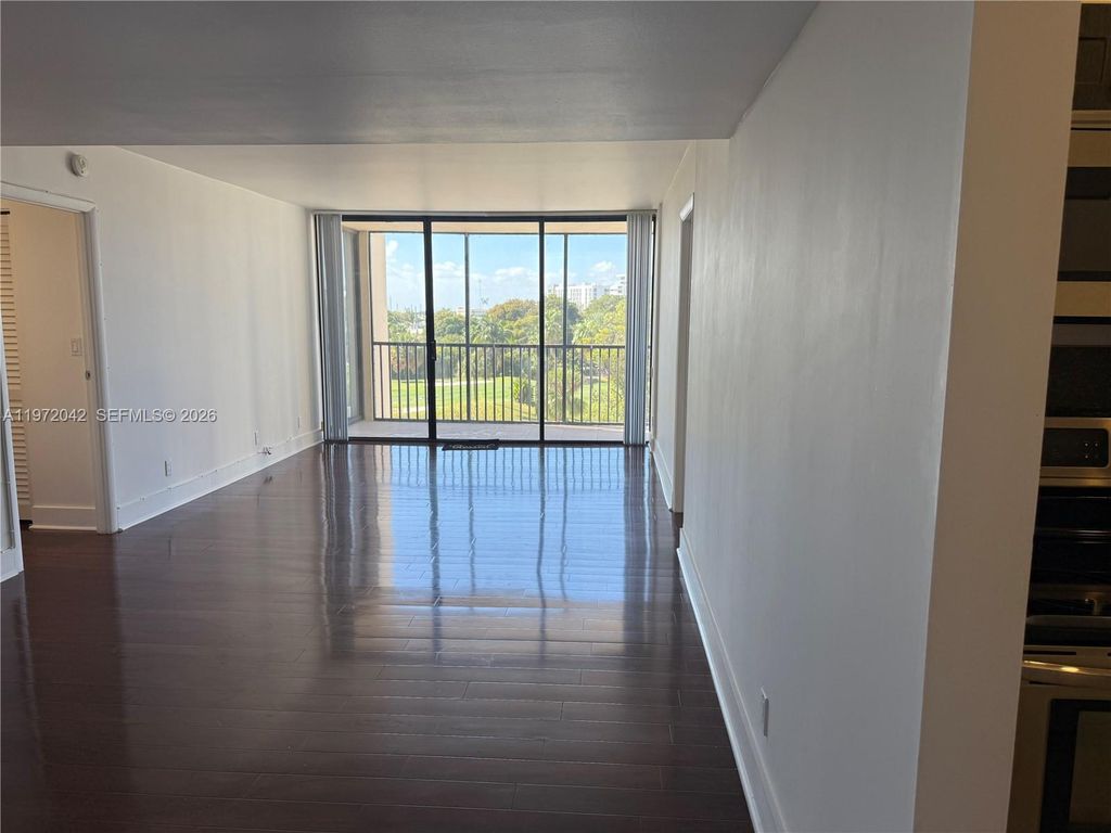 20335 W Country Club Dr 502, Aventura, FL 33180