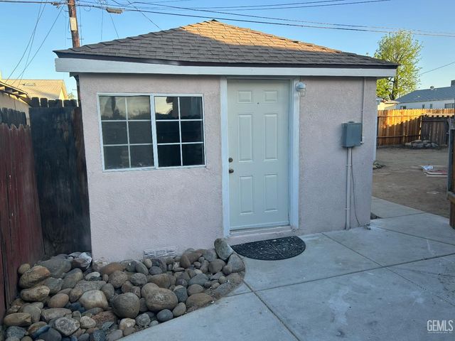 618 Charlana Drive, Bakersfield, CA 93308