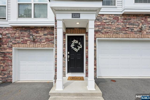 1310 Parkview Lane, Rockaway Township, NJ 07866