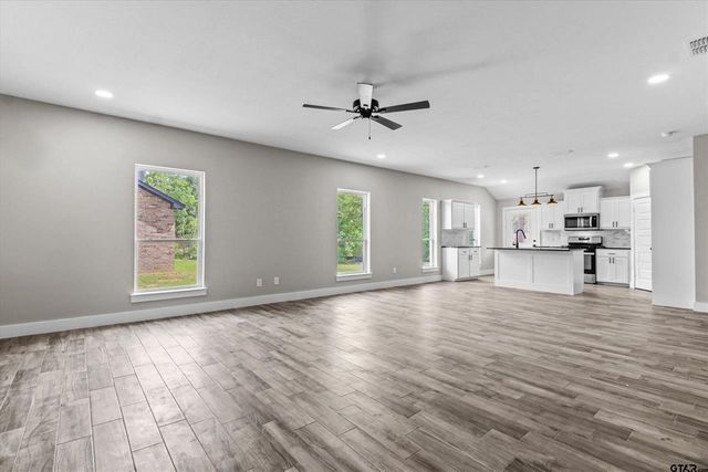 16134 Crossing Circle, Lindale, TX 75771
